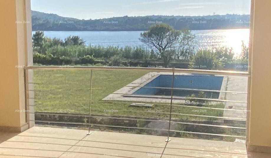 POMER, prima fila al mare, casa con terreno edificabile e progetto per villa di lusso 5