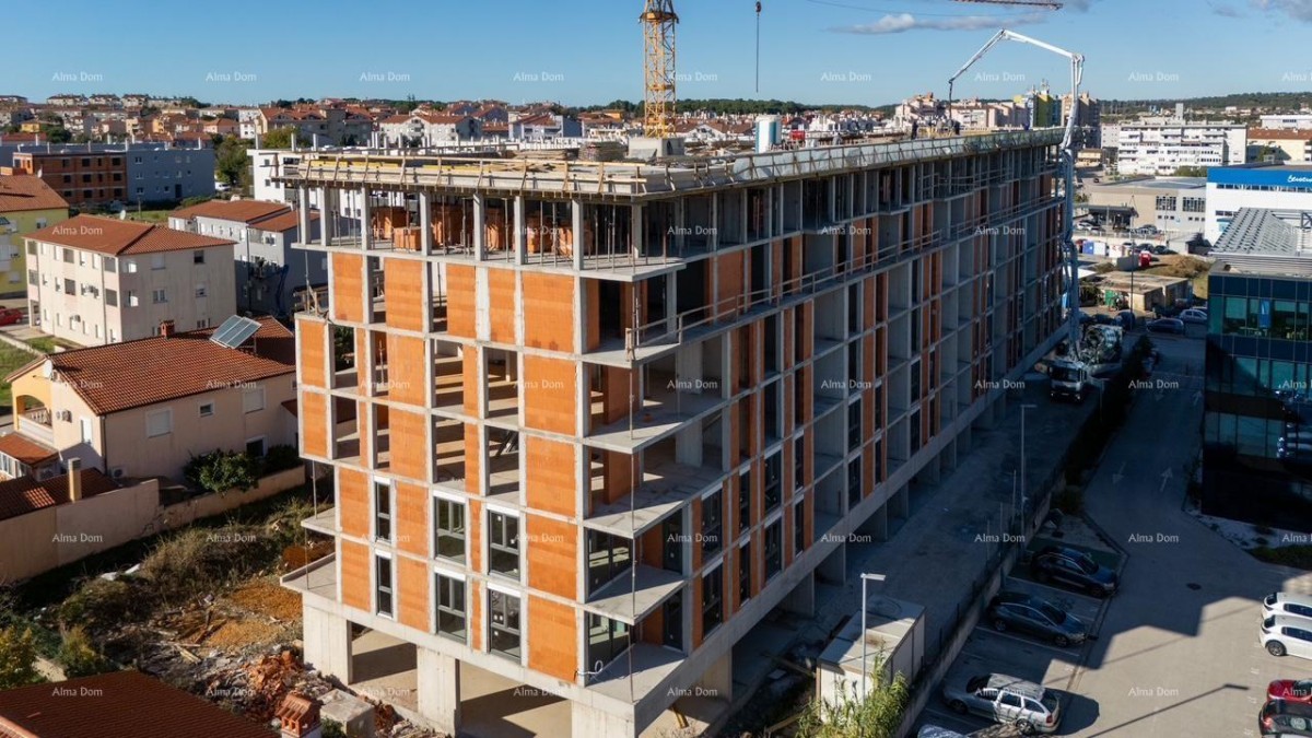 Pula. New multi-family building. Apartment for sale with parking space and storage. Close to the new hospital. S37 19