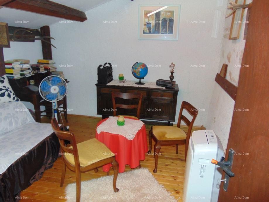 Casa spaziosa a Marčana con tre piani e giardino in vendita. 9