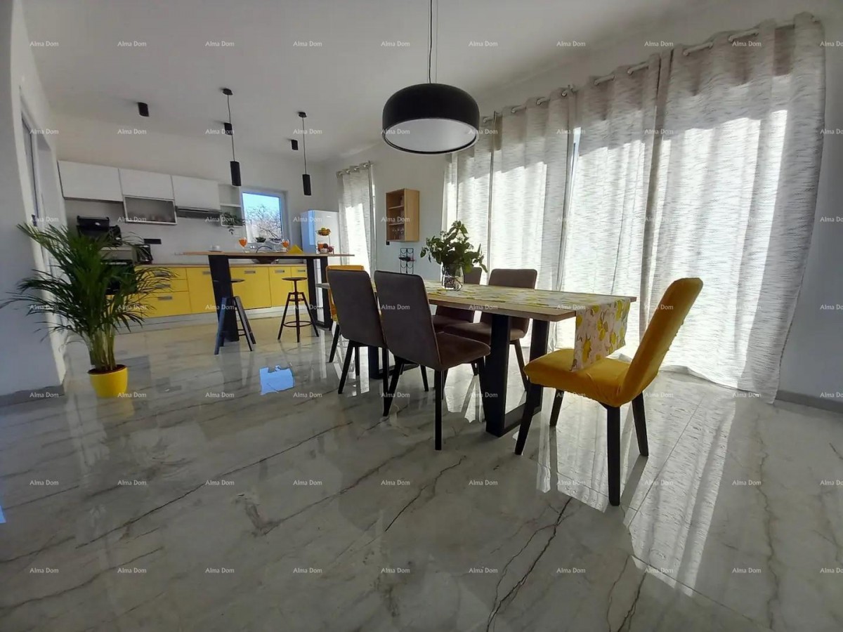 V okolici Marčane je naprodaj enonadstropna hiša z bazenom 10