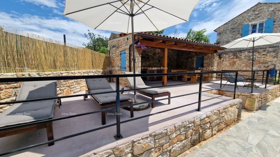 Sveti Lovreč, Čudovita kamnita vila z veliko parcelo 4