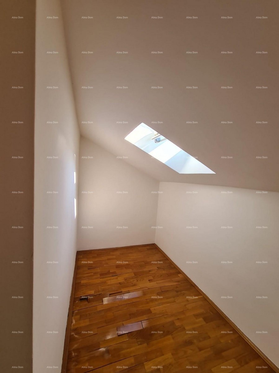 Excellent opportunity! Apartment for sale in a prime location, Medulin! Just a five-minute leisurely walk to the sea and beaches. Immediate proximity to the campsite. 11