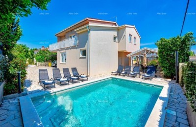 For sale: House with a pool and sea view – Ližnjan