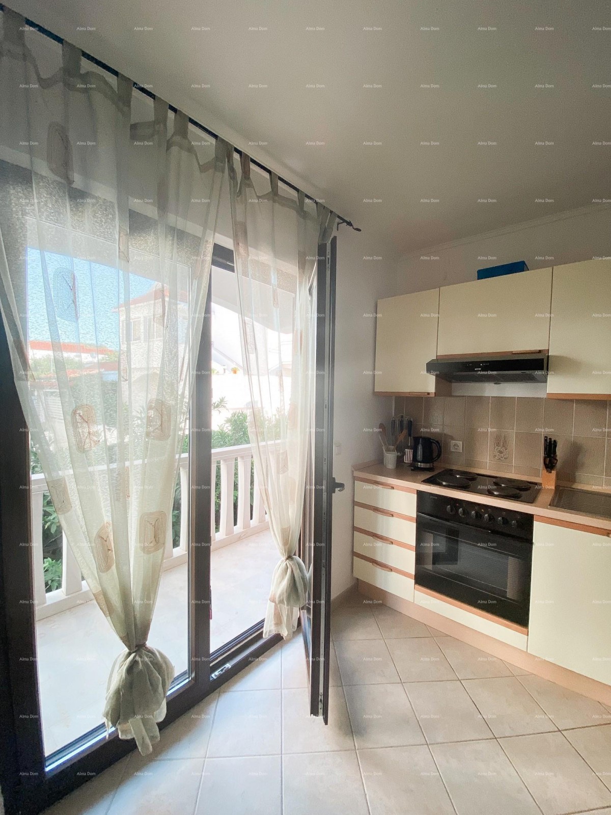 Lepa vila za prodajo na eni izmed najboljših lokacij v Supetru, otok Brač! 32