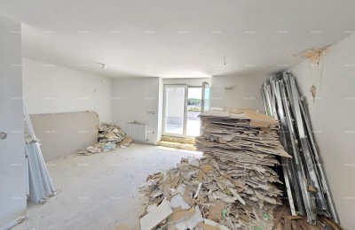 PULA – apartment in the center with two garages and a large terrace
