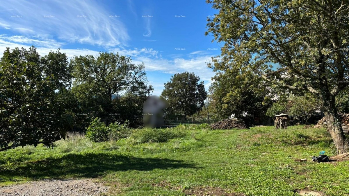 Buzet  . Gradjevinsko zemljište, 980 m2. Naseljeni dio mjesta. 1