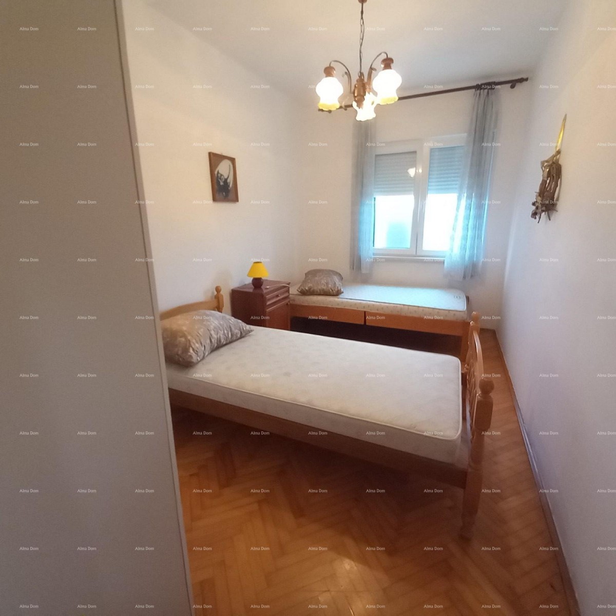 Prodaja, Ližnjan , kuća u nizu sa tri apartmana. 26