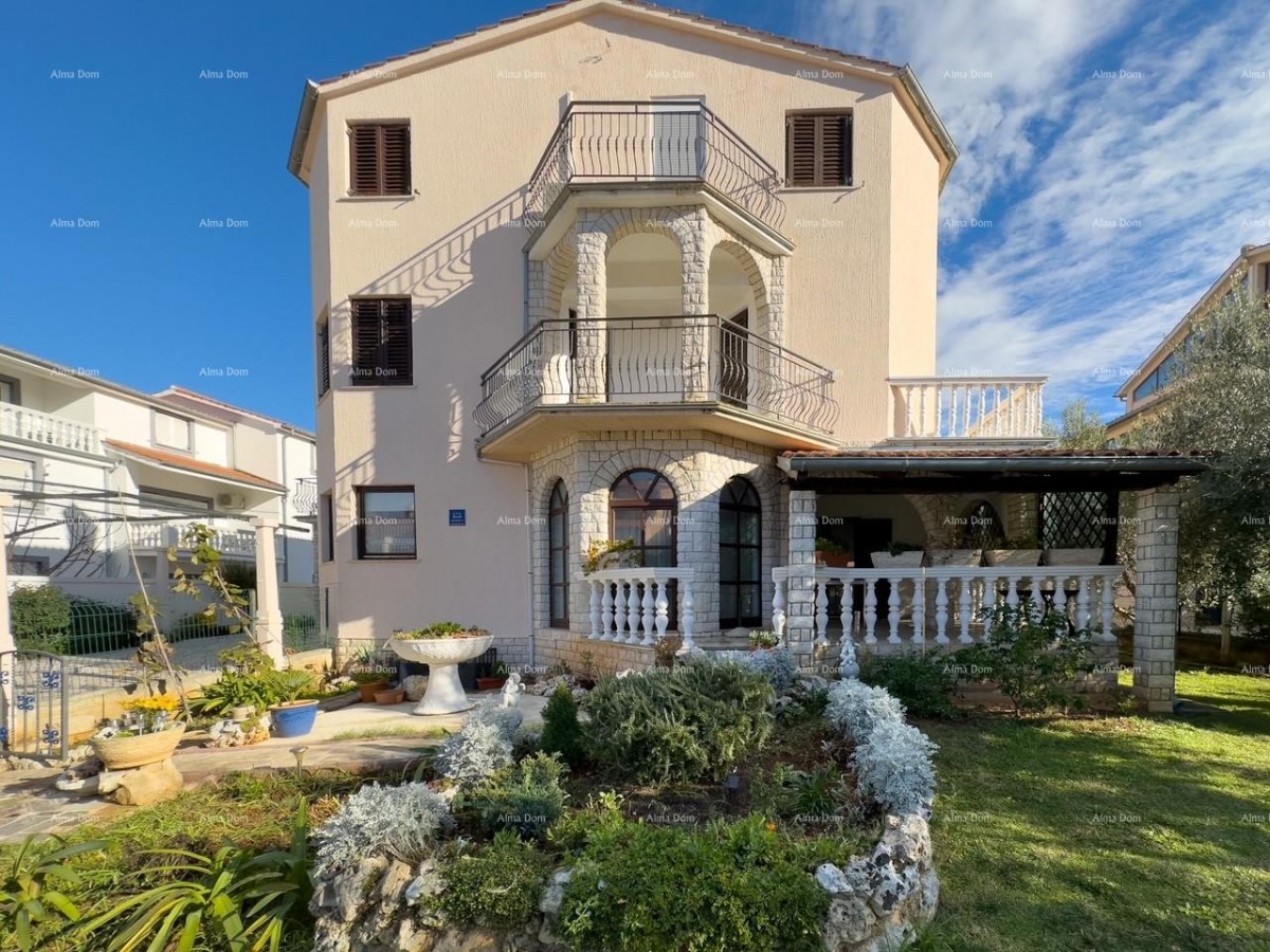 Большой дом с 4 квартирами - Песчаная бухта! 3