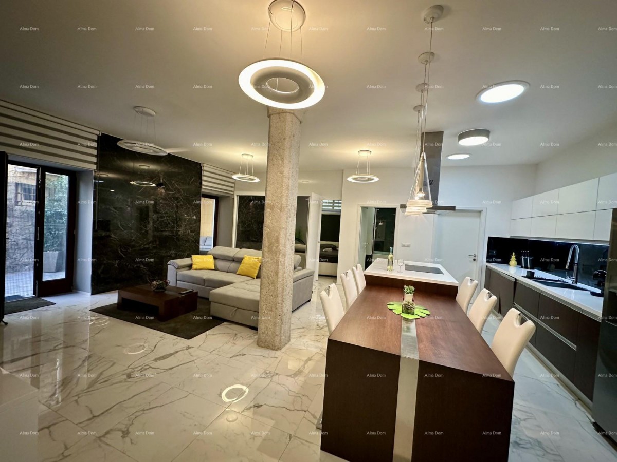 Čudovita hiša s tremi etažiranimi apartmaji v starem mestnem jedru Poreča! 4