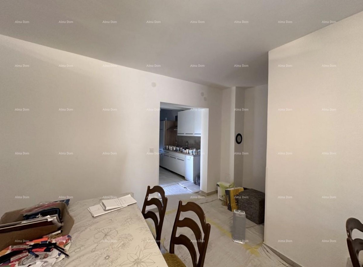 House with permission to build 4 apartments! 25