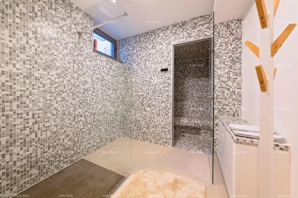 MODERNA LUKSUZNA VILA S BAZENOM 500 m OD MORJA 12