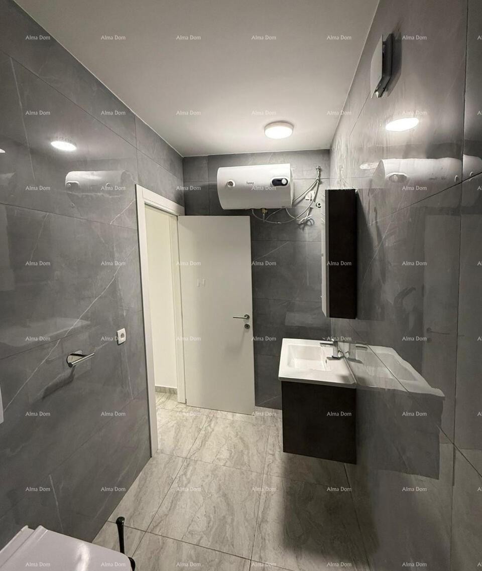 POREČ, Renovirana kamena kuća s pogledom na more 16