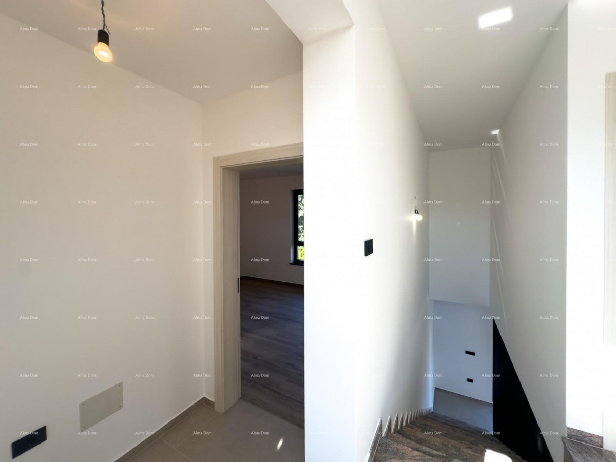 Продаем двухквартирную виллу с бассейном и гаражом 37