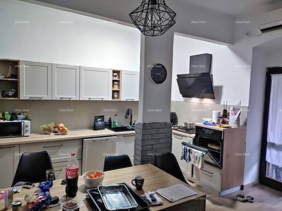 In vendita – spazioso appartamento a Pola, 110 m² 1