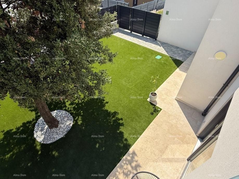 DVOETAŽNI APARTMA S PRIVATNIM BAZENOM IN VELIKO ZEMLJIŠČE – POREČ 15