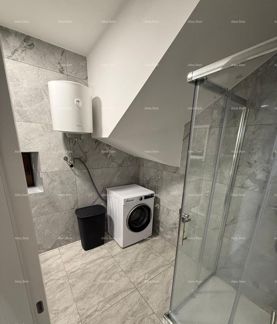 POREČ, Ristrutturata casa in pietra con vista mare 17