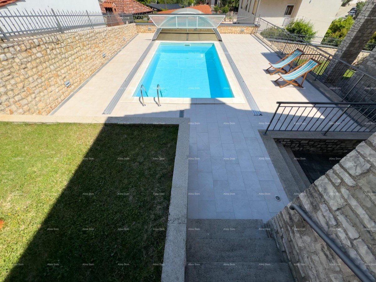 Beautiful house with a pool in Pula, ideal for a family or investment. 12