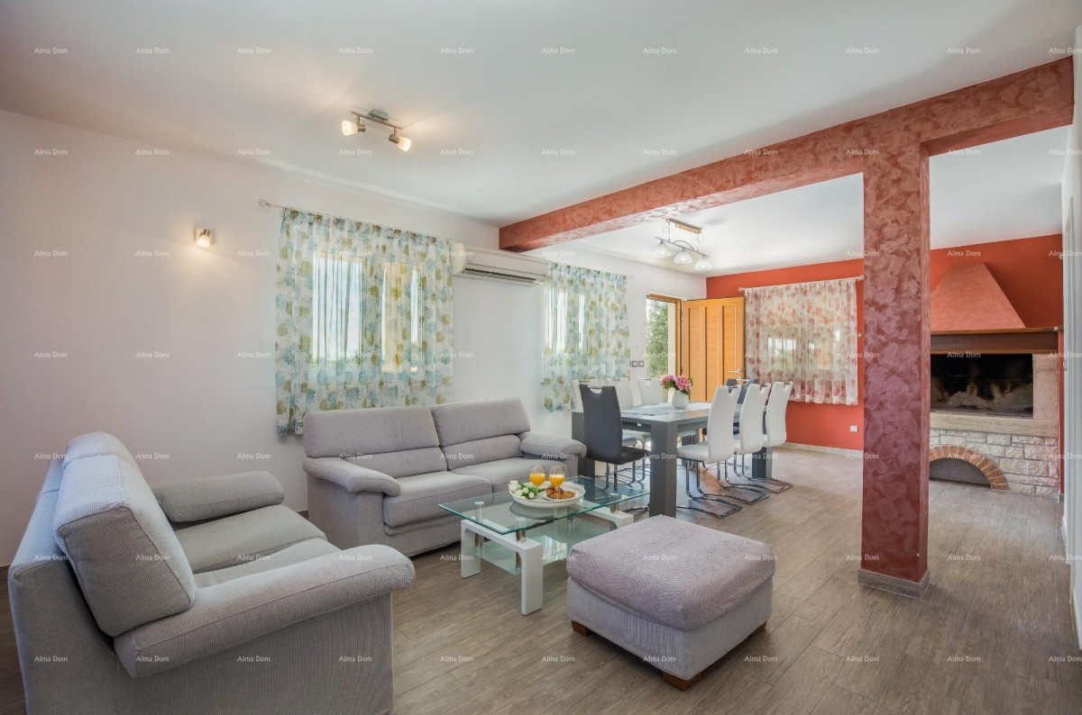 Fažana, detached house on a large plot of 1844 m2. View of the entire Fažana. 7