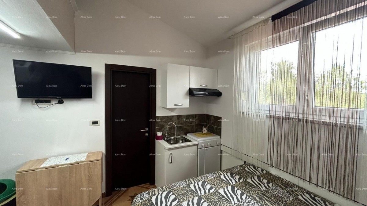 Prodajemo kuću sa više apartmana i bazenom. Pula Veli vrh. 30