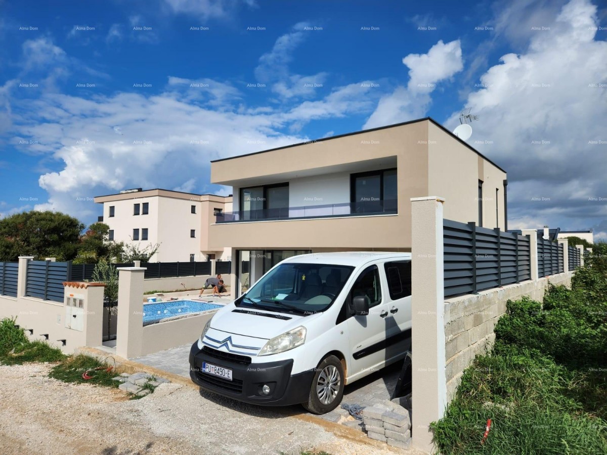 Prodamo hišo na odlični lokaciji. Blizu marine. 35