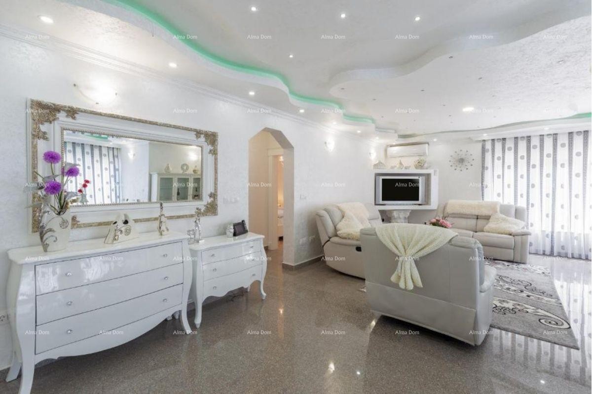 POREČ AREA – Luxuriously furnished ground floor house with a pool on a spacious property 6