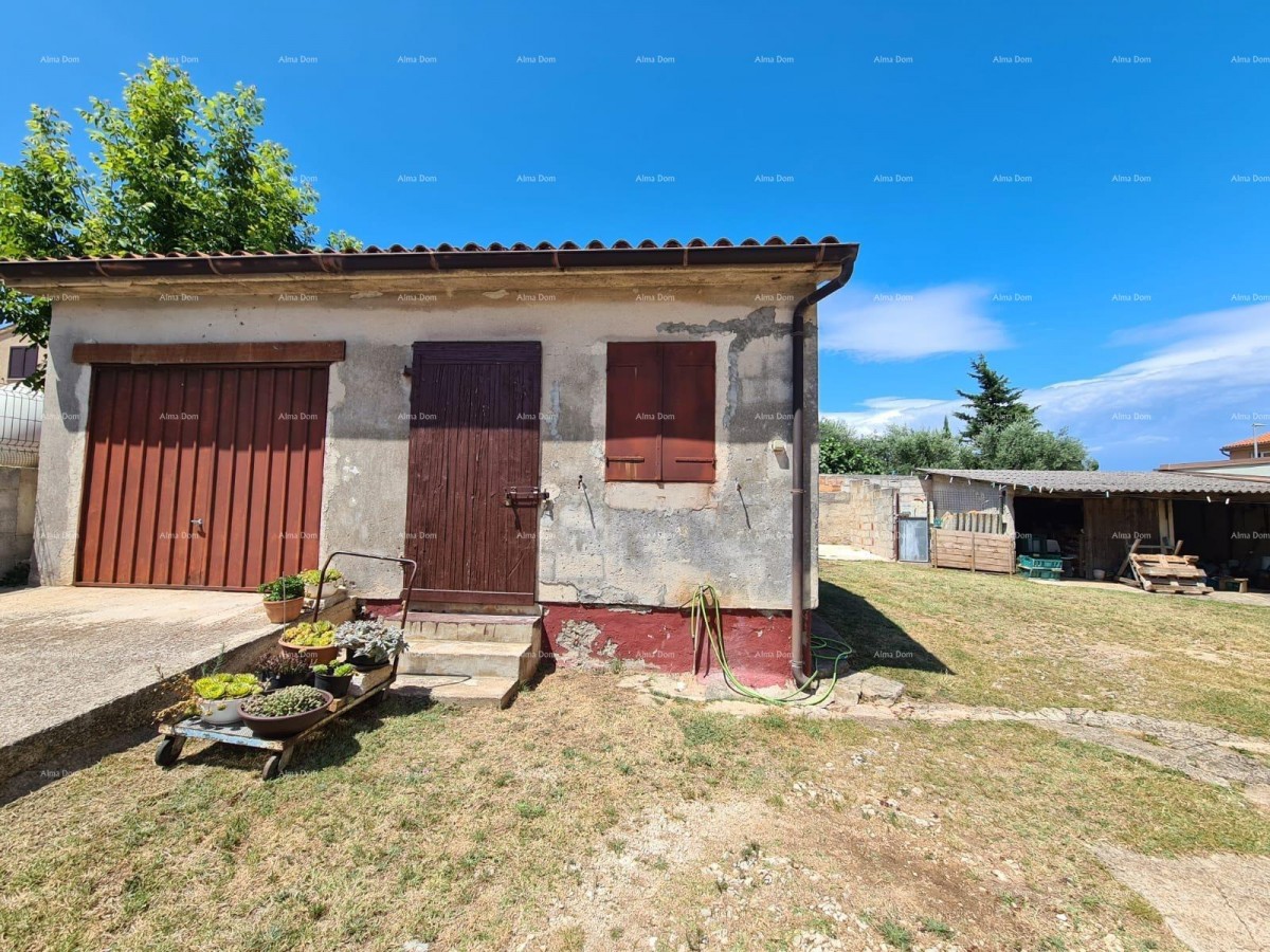 Sale of a house with two residential units, an auxiliary building, and a garage, Ližnjan! 9