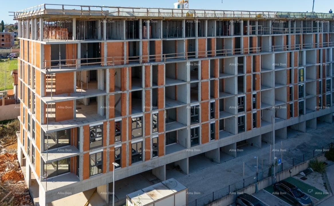 Pula! Edificio residenziale moderno con ascensore, vicino al centro. Appartamento con posto auto e ripostiglio. 10