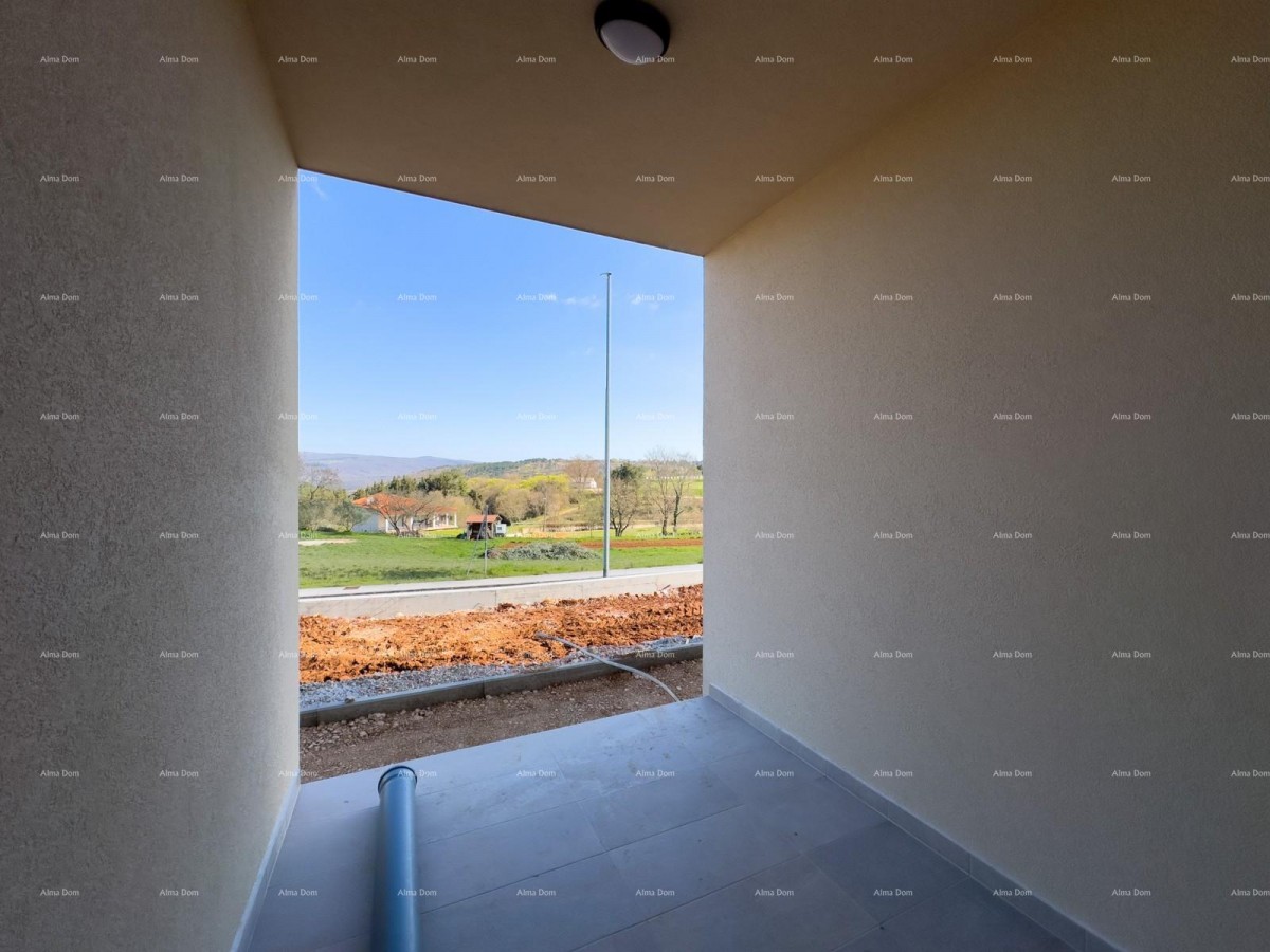 We are selling an apartment with a garden in Barban. 13