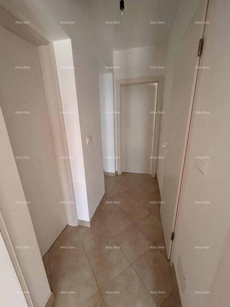 Novigrad – prostran četverosoban stan, 76 m², 200 m od mora i plaže Karpinjan 10