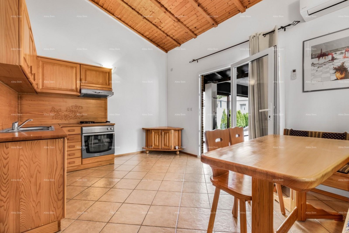 Prodamo dve povezani hiši v Pomeru 35