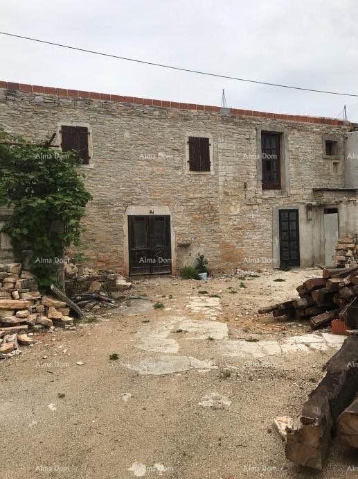 Prodamo hišo v centru Kanfanarja 3