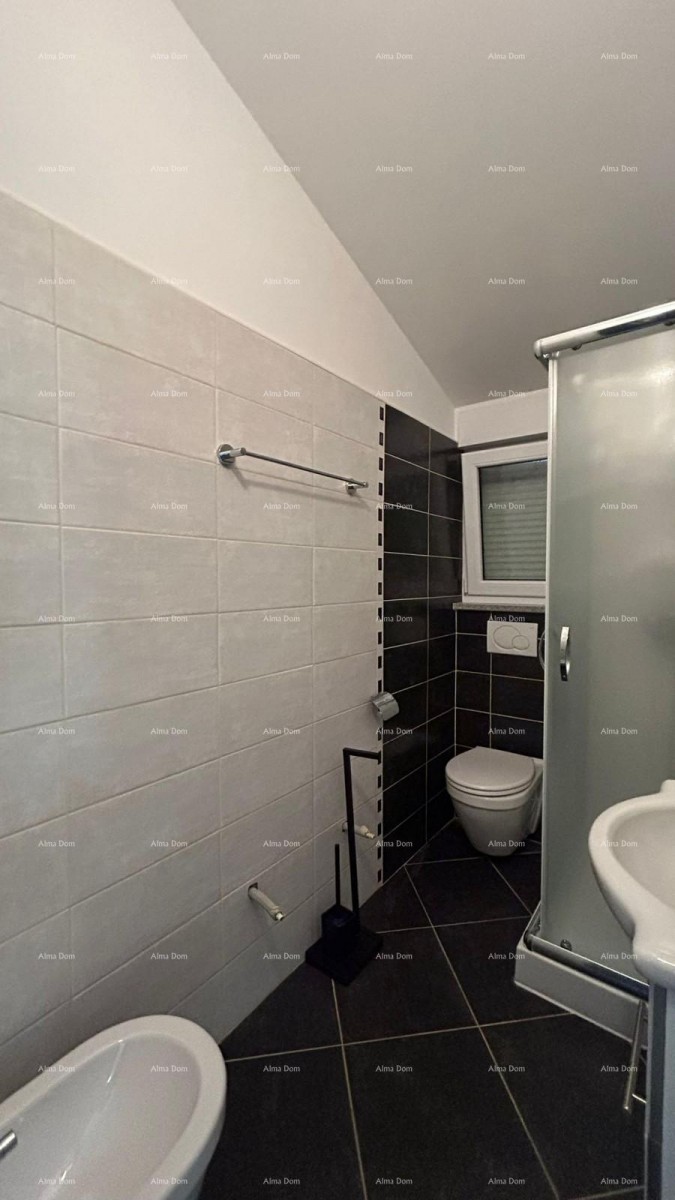 Prodajemo kuću sa više apartmana i bazenom. Pula Veli vrh. 17