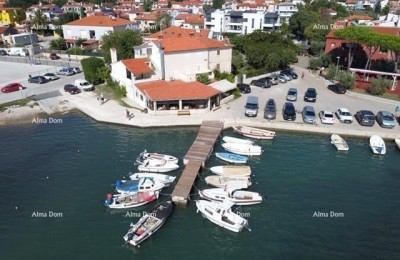 Poslovno-stambena etažirana zgrada pored mora, Medulin!