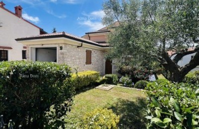 Prodaja lijepe kamene kuće sa garažom i okućnicom, Bale!