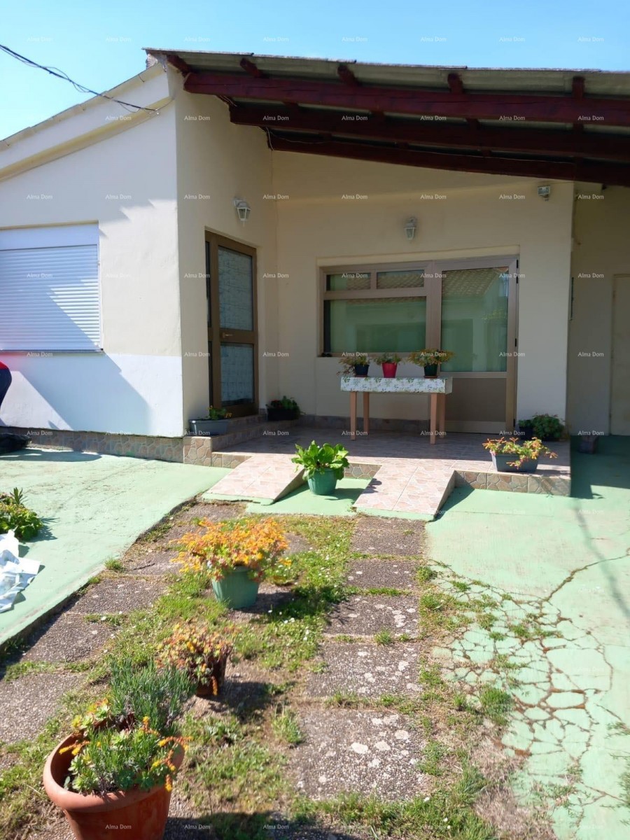 For sale: Family house in Pula with a separate apartment. 21