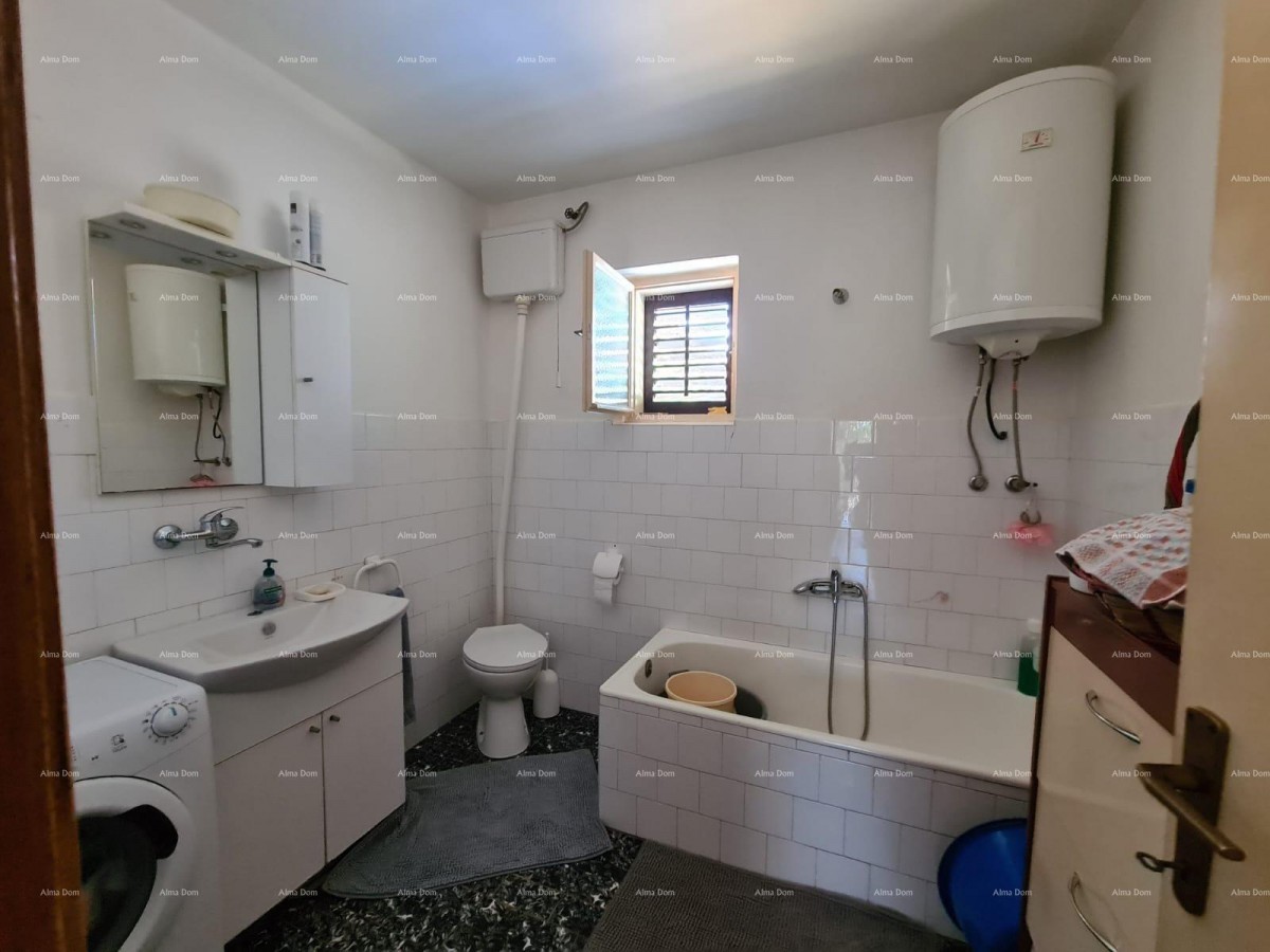 Sale of a house with two residential units, an auxiliary building, and a garage, Ližnjan! 27