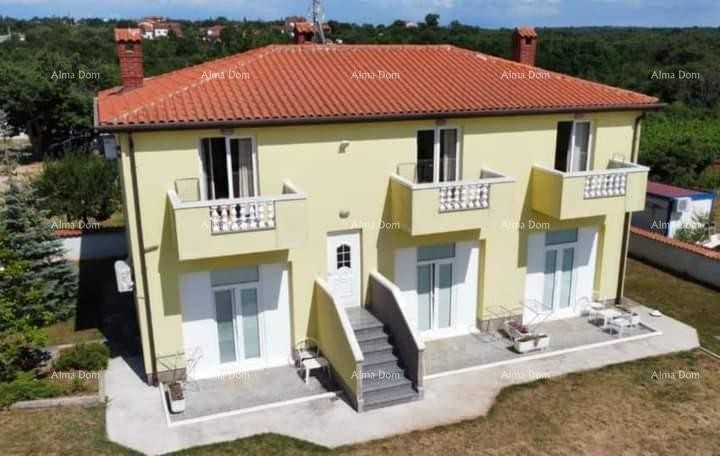 Umag. A beautiful house with six apartments. 1