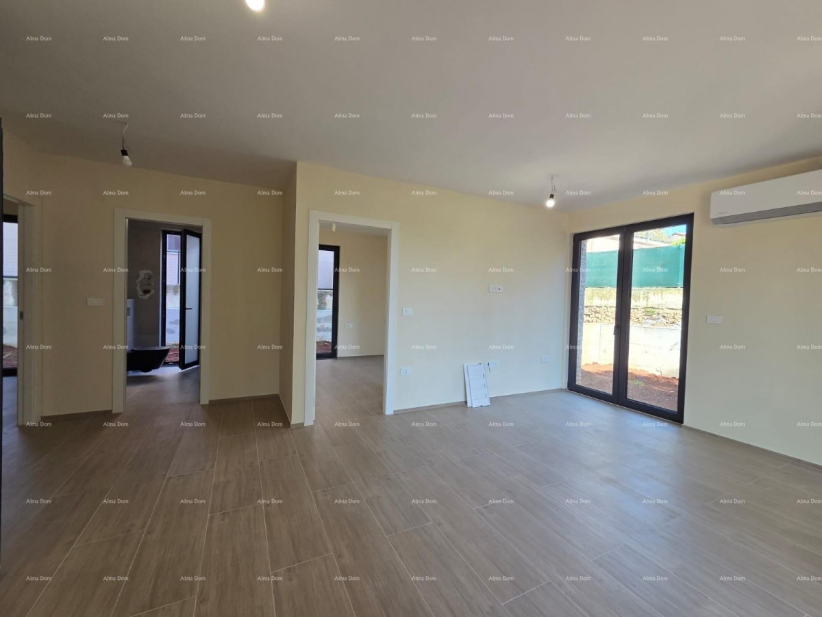 Dvosoban stan s velikim vrtom 100 metara do rive. 21