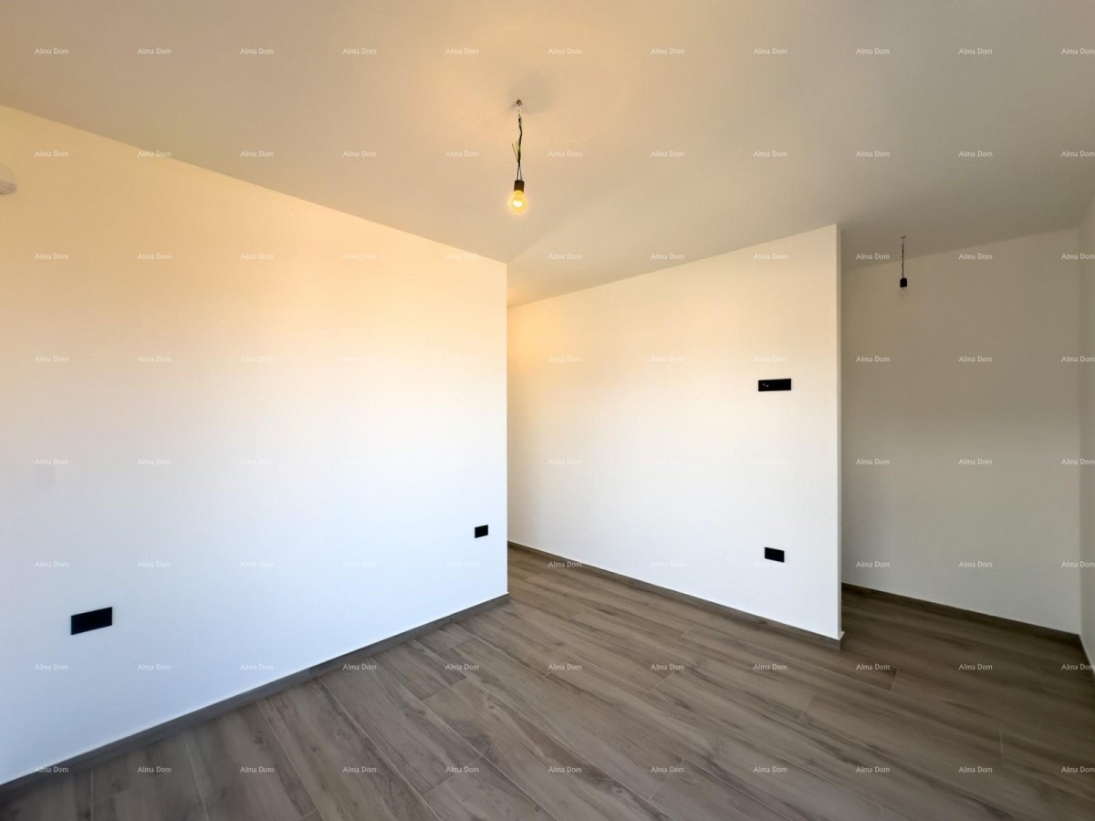 Продаем двухквартирную виллу с бассейном и гаражом 32