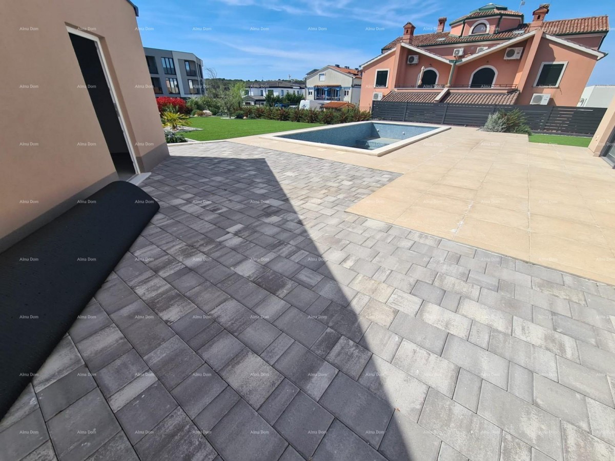 Современный оазис с бассейном и собственным садом в Банйолах 35