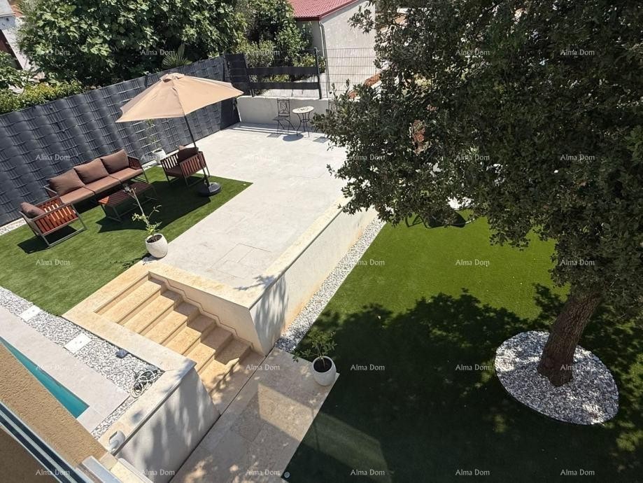 DVOETAŽNI APARTMA S PRIVATNIM BAZENOM IN VELIKO ZEMLJIŠČE – POREČ 6