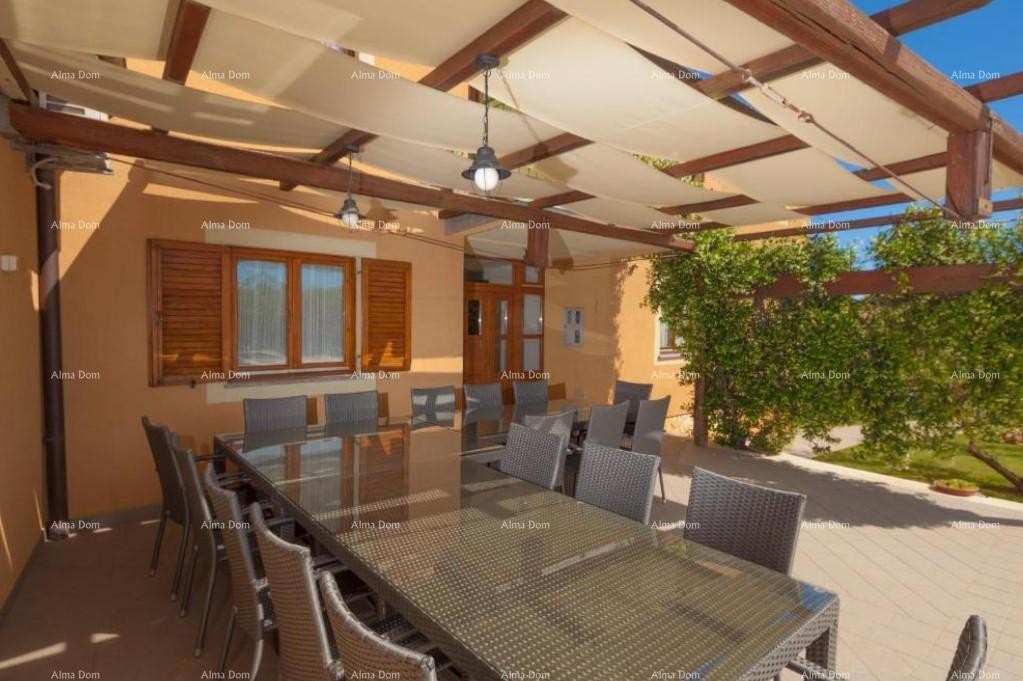 Prodaja se čudovita vila z bazenom v Banjolah 10