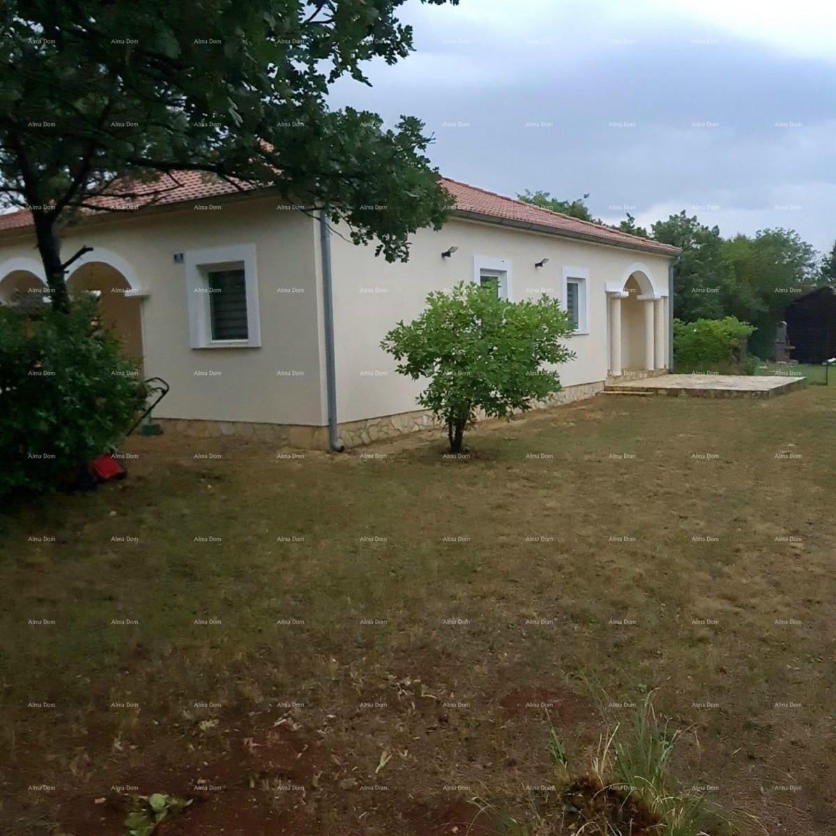 Prodaje se samostojeća kuća, Marčana 1