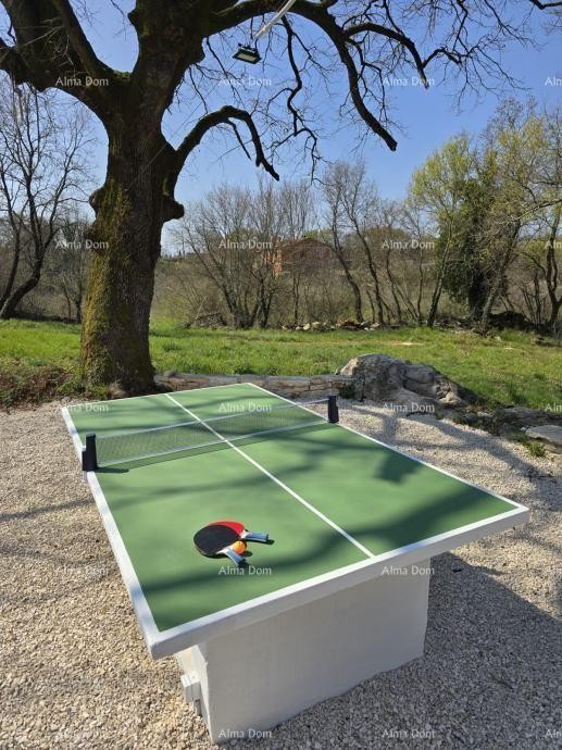 Sveti Lovreč, Čudovita kamnita vila z veliko parcelo 16