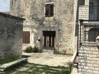 PRODOL, MARČANA – Authentic Istrian Stone House with Garden for Complete Renovation 1