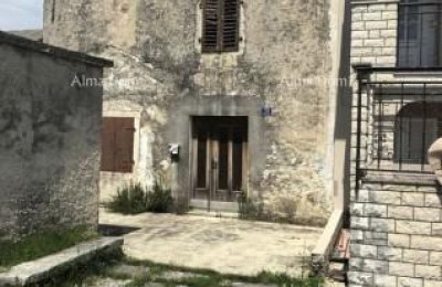 PRODOL, MARČANA – Authentic Istrian Stone House with Garden for Complete Renovation