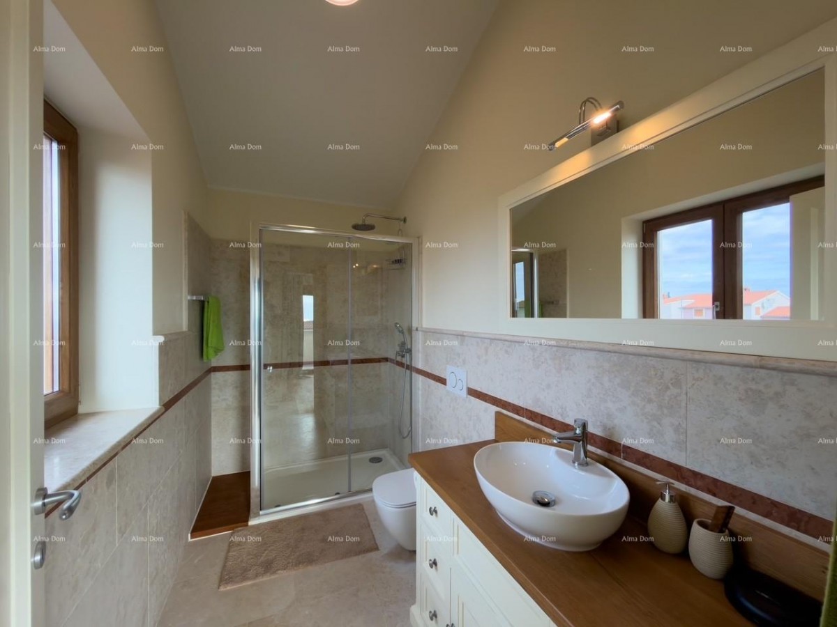 Vendiamo una villa con vista sui Brioni! 42