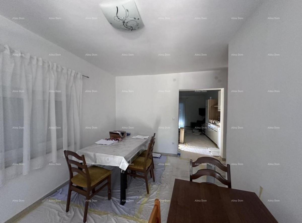 House with permission to build 4 apartments! 24