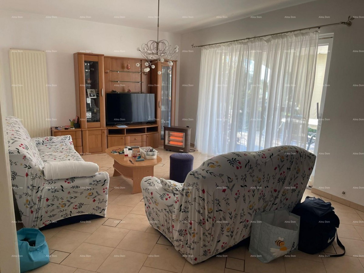 Umag! Kuća s velikom okućnicom i terasom. 25