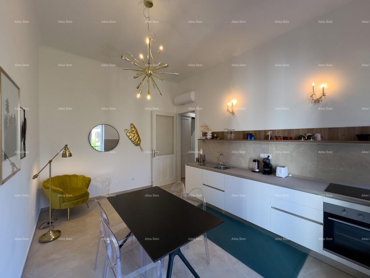 Stiamo vendendo un appartamento ristrutturato nel centro di Pola! 10